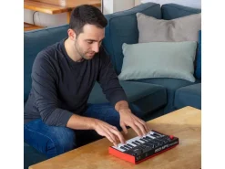 Akai Keyboard Controller MPK Mini Play MK3