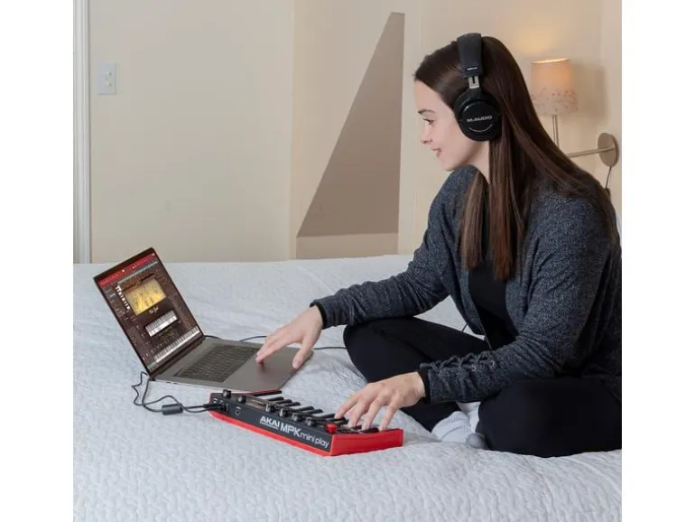 Akai Keyboard Controller MPK Mini Play MK3