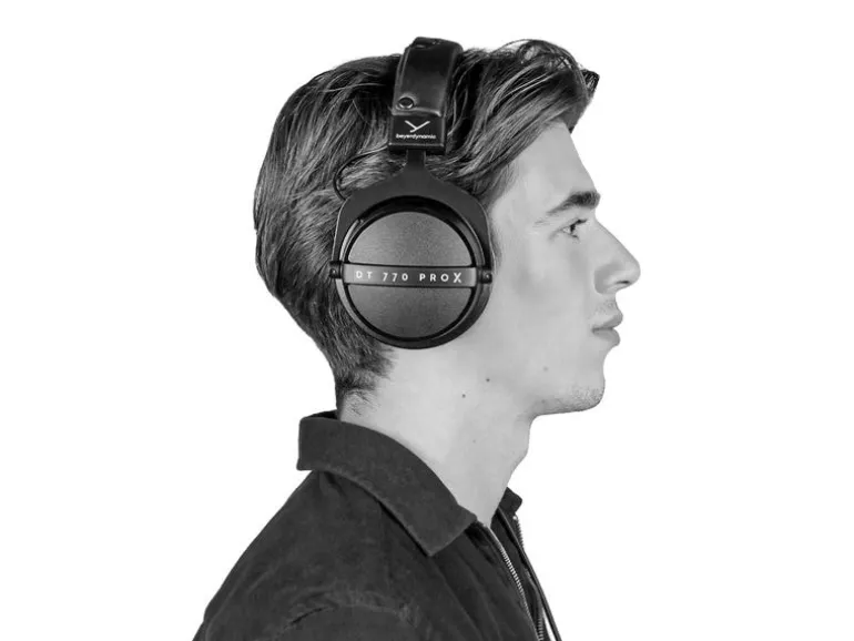 Beyerdynamic DT 770 PRO X ohrumschliessend geschlossen Schwarz 48 Ω