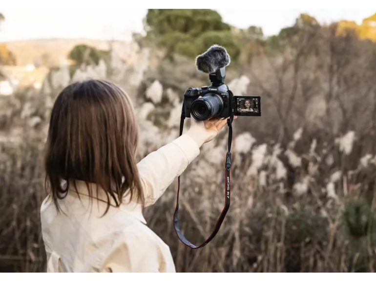 Canon Fotokamera EOS R7 Body
