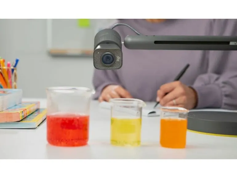 Logitech Reach - Verstellbare Content-Kamera mit Tischsockel
