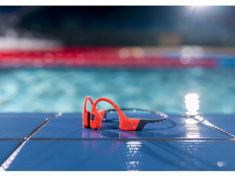 Shokz Wireless Bone Conduction Kopfhörer OpenSwim Pro Rot