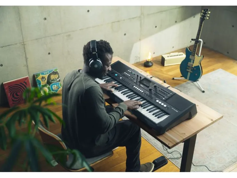 Yamaha Keyboard PSR-E483