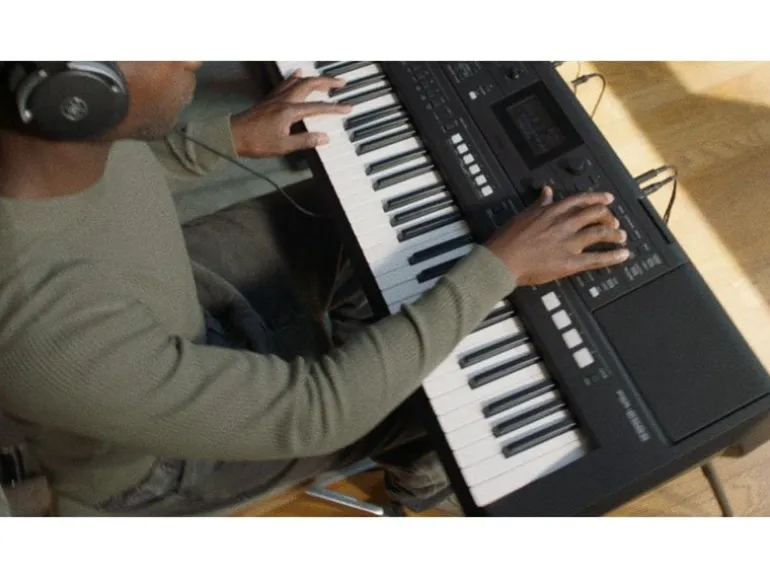 Yamaha Keyboard PSR-E483